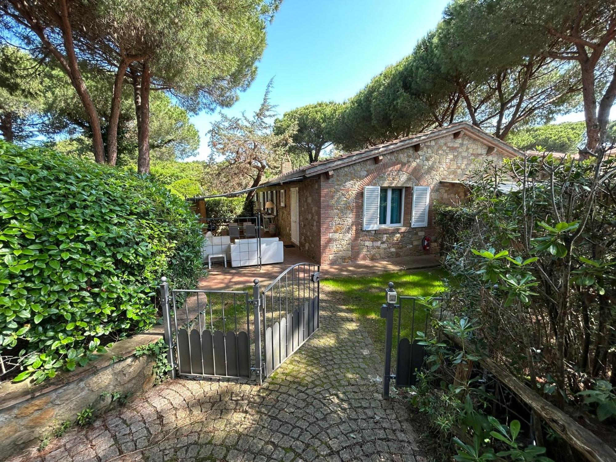 Villaggio I Sorbizzi Marina Di Bibbona Bagian luar foto